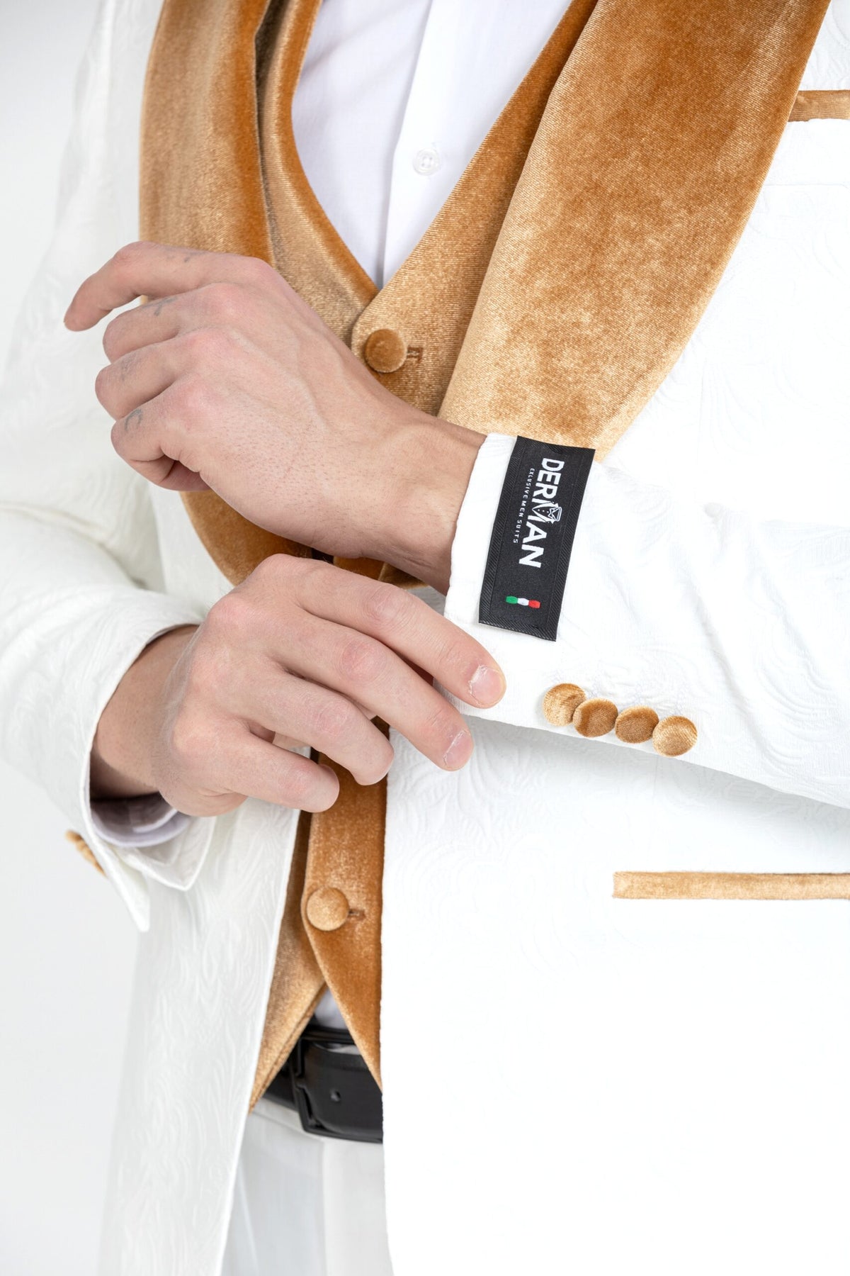 Gold & White Shawl Lapel Tuxedo with Velvet Vest – Suituno, photo 4